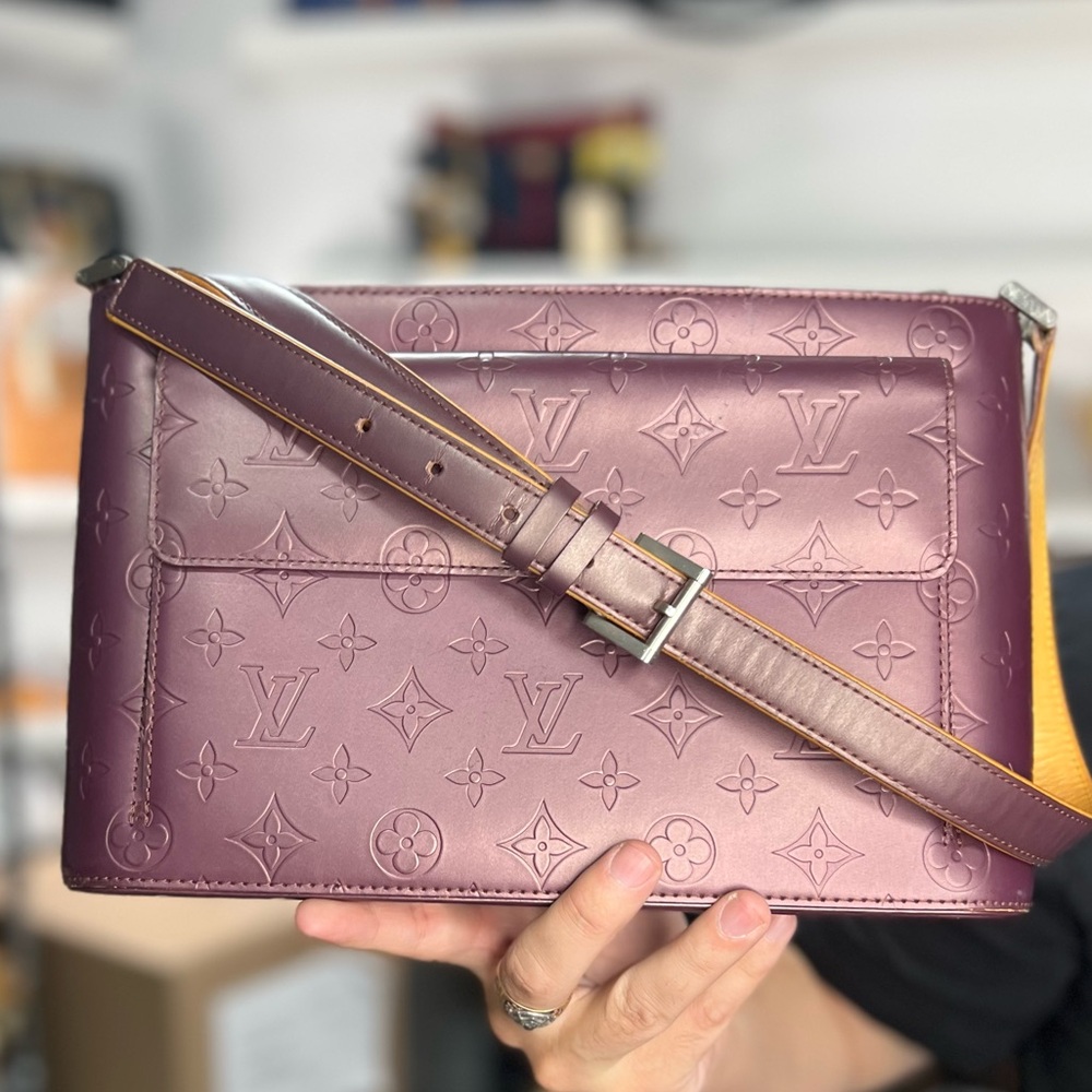 LV MATTE VERNIS BAG EUC